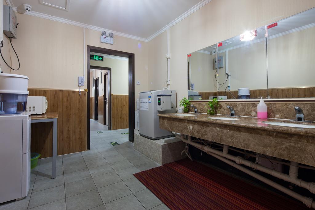 Discovery Youth Hostel Beijing Bagian luar foto